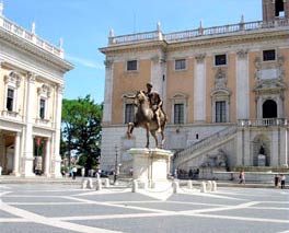 Площадь Капитолия с бронзовой конной статуей императора Марка Аврелия - www.Arhitekto.ru